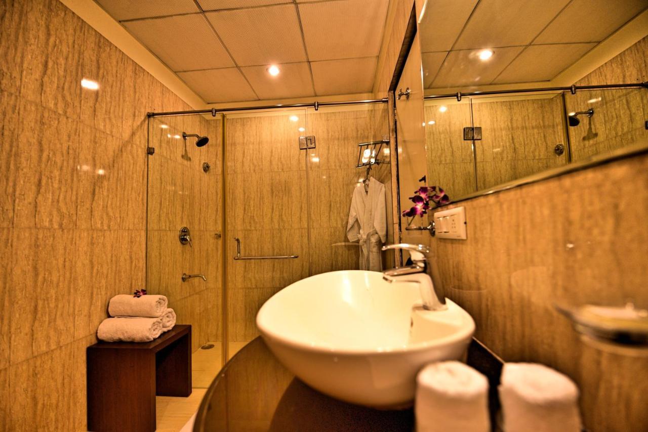Hotel Surya Plaza Kota  Bagian luar foto
