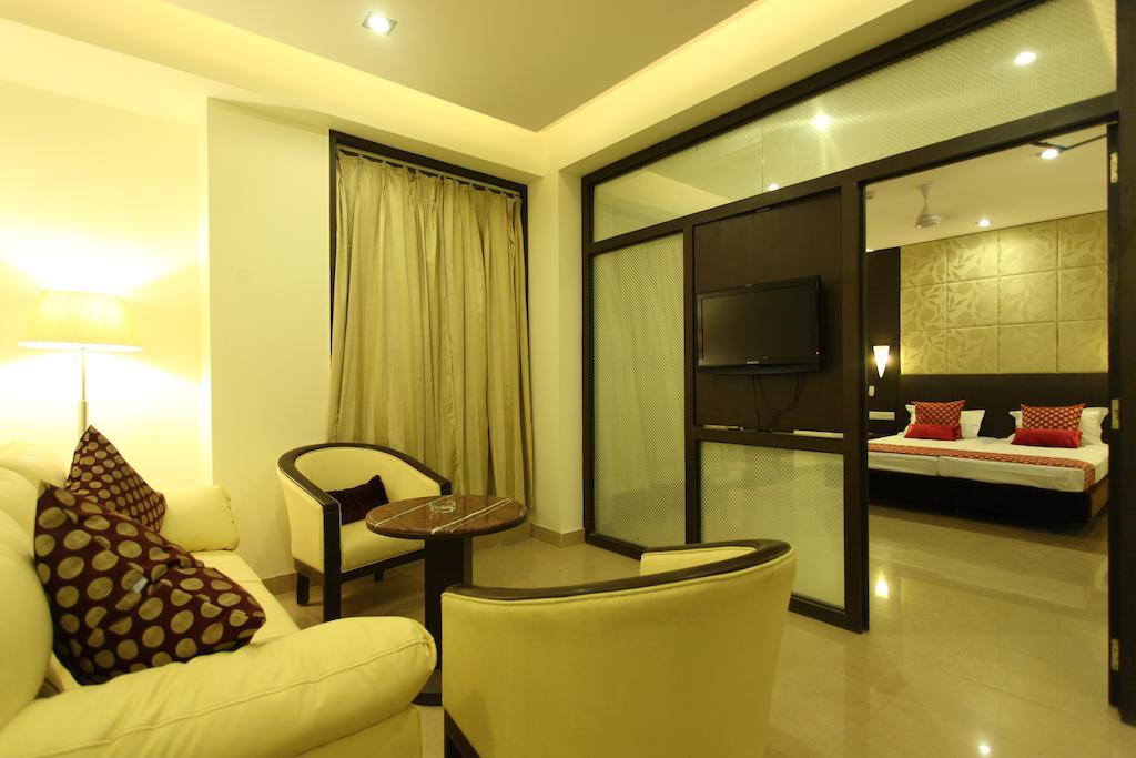 Hotel Surya Plaza Kota  Bagian luar foto