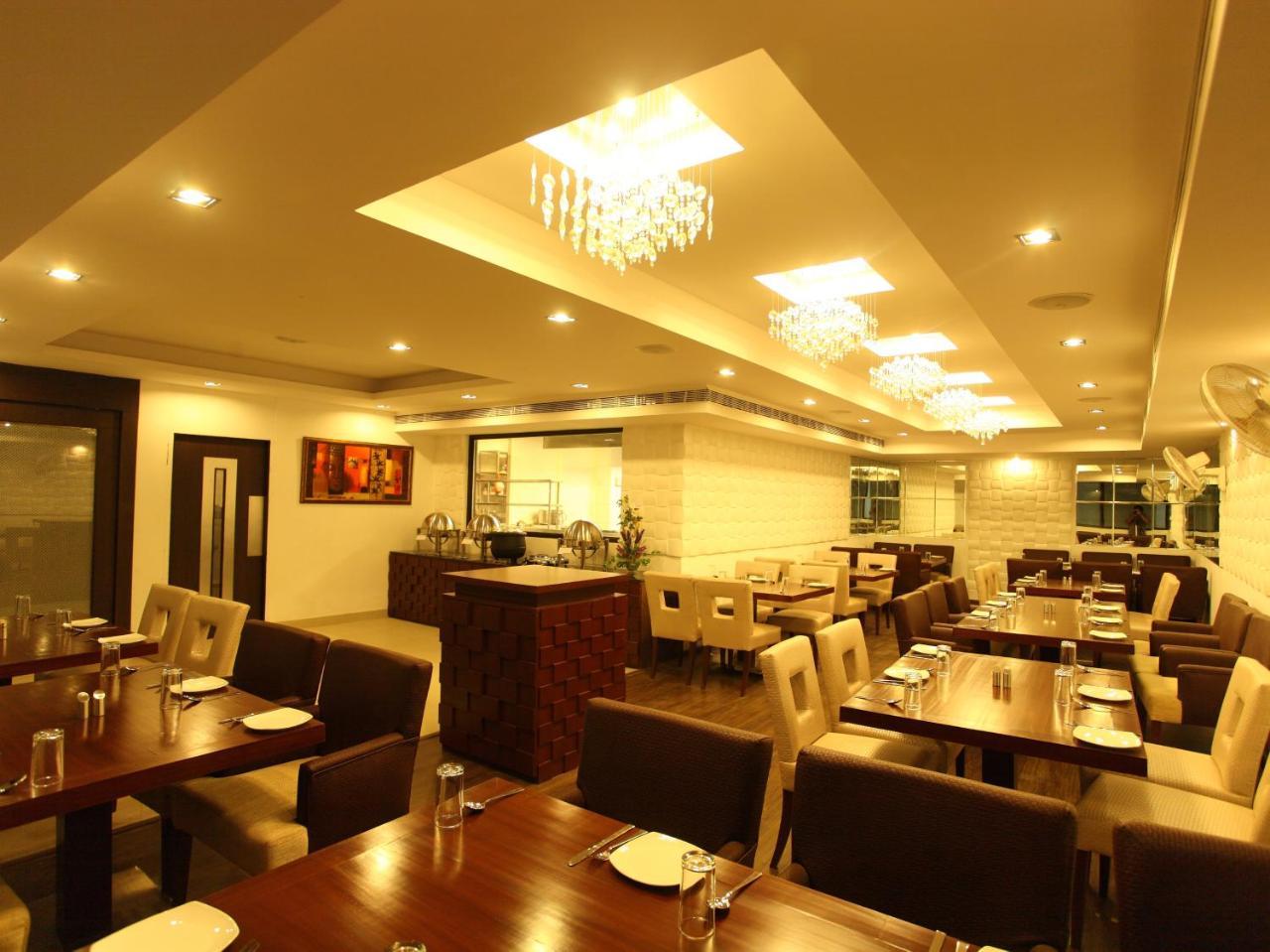 Hotel Surya Plaza Kota  Bagian luar foto