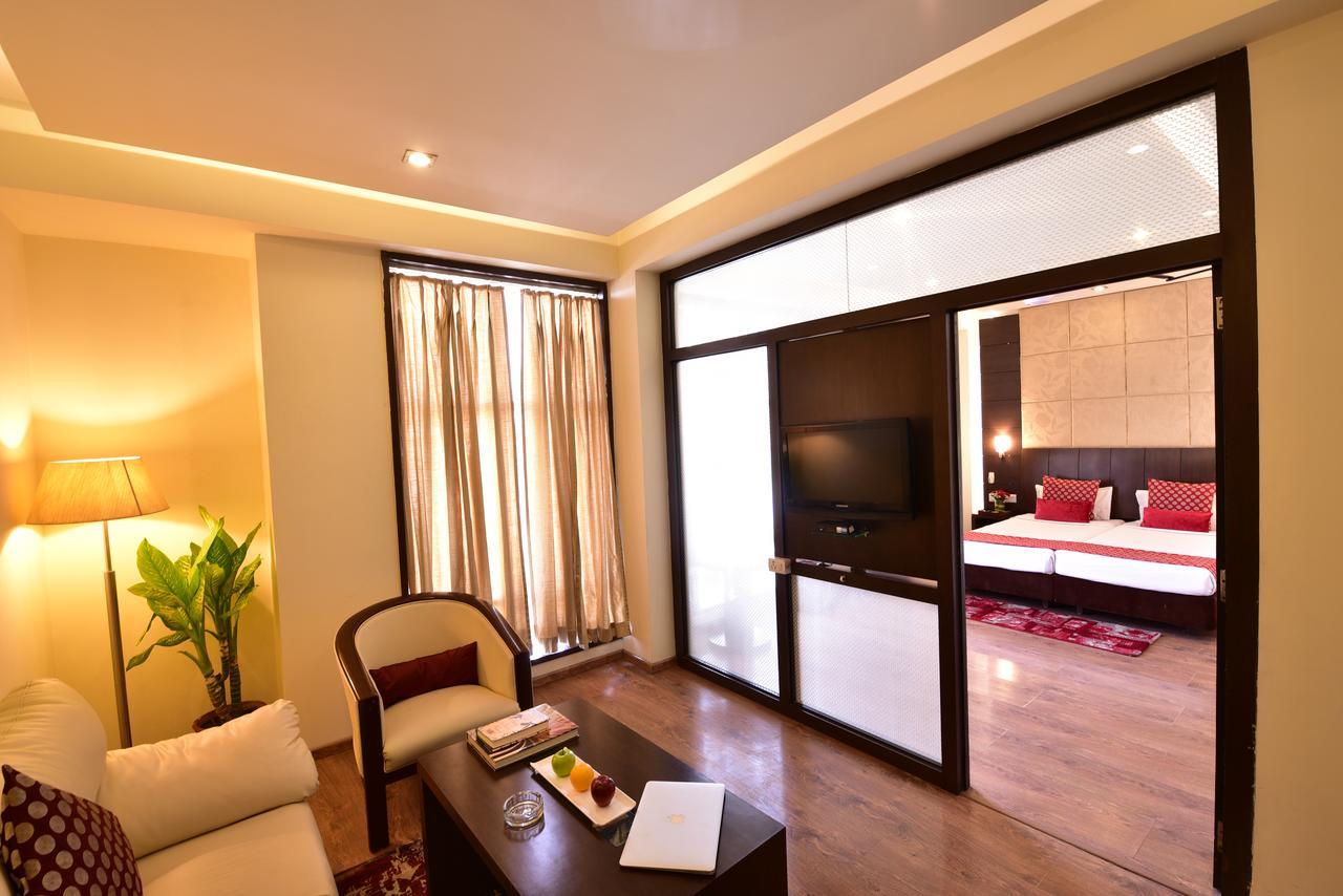 Hotel Surya Plaza Kota  Bagian luar foto