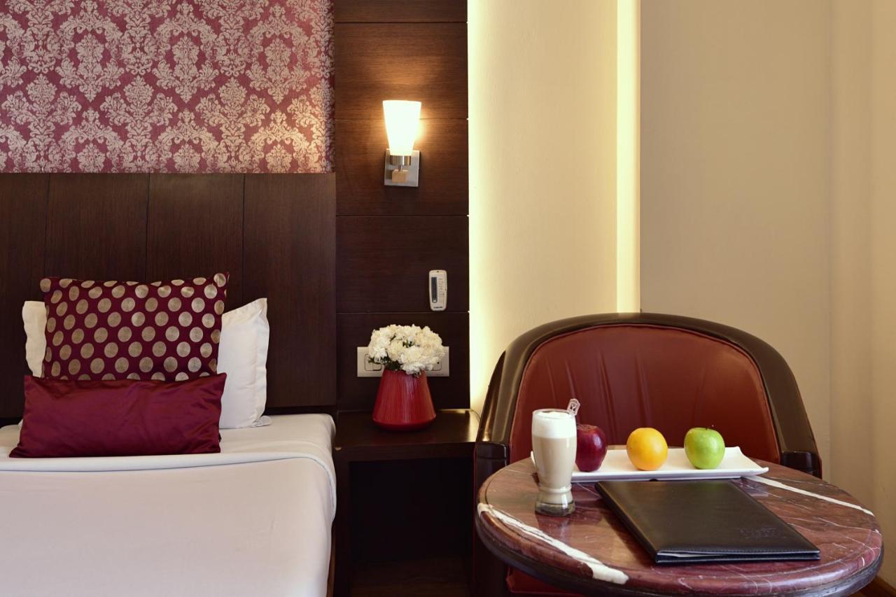Hotel Surya Plaza Kota  Bagian luar foto