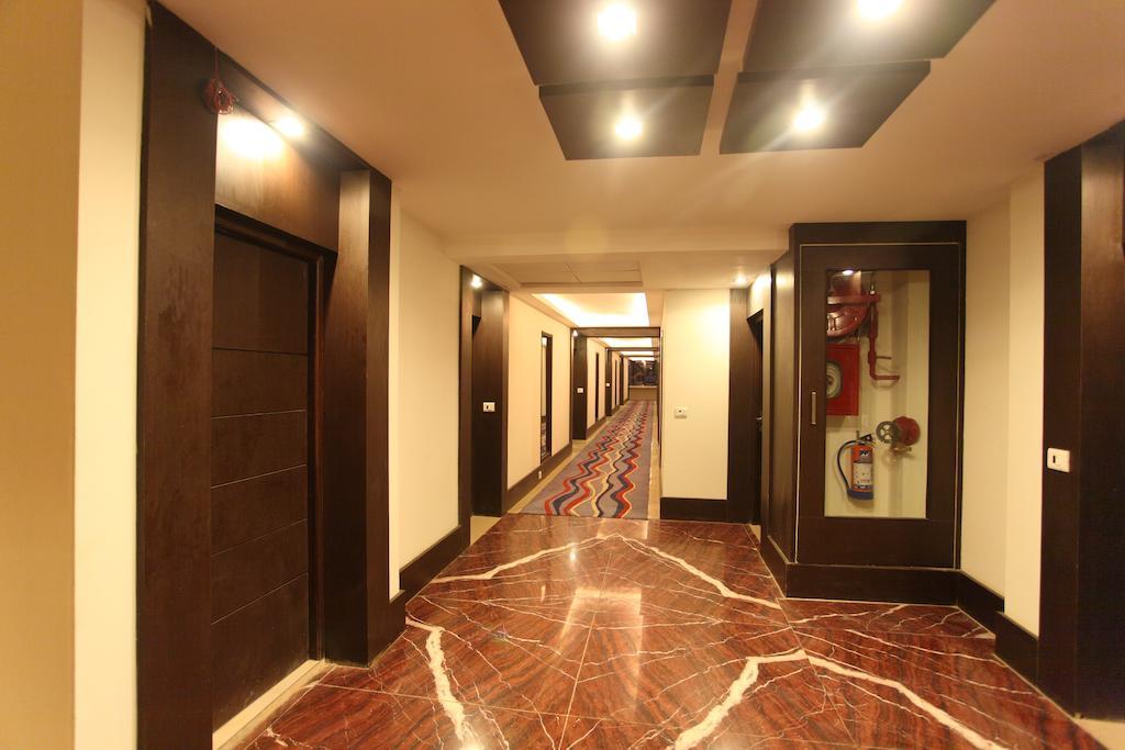 Hotel Surya Plaza Kota  Bagian luar foto