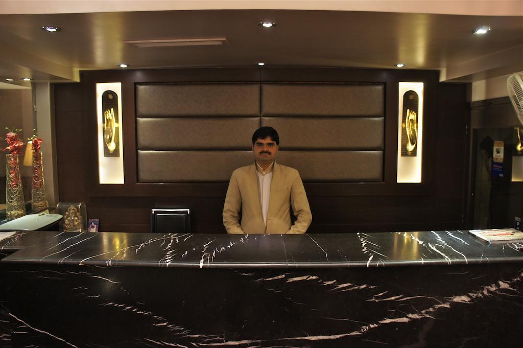 Hotel Surya Plaza Kota  Bagian luar foto
